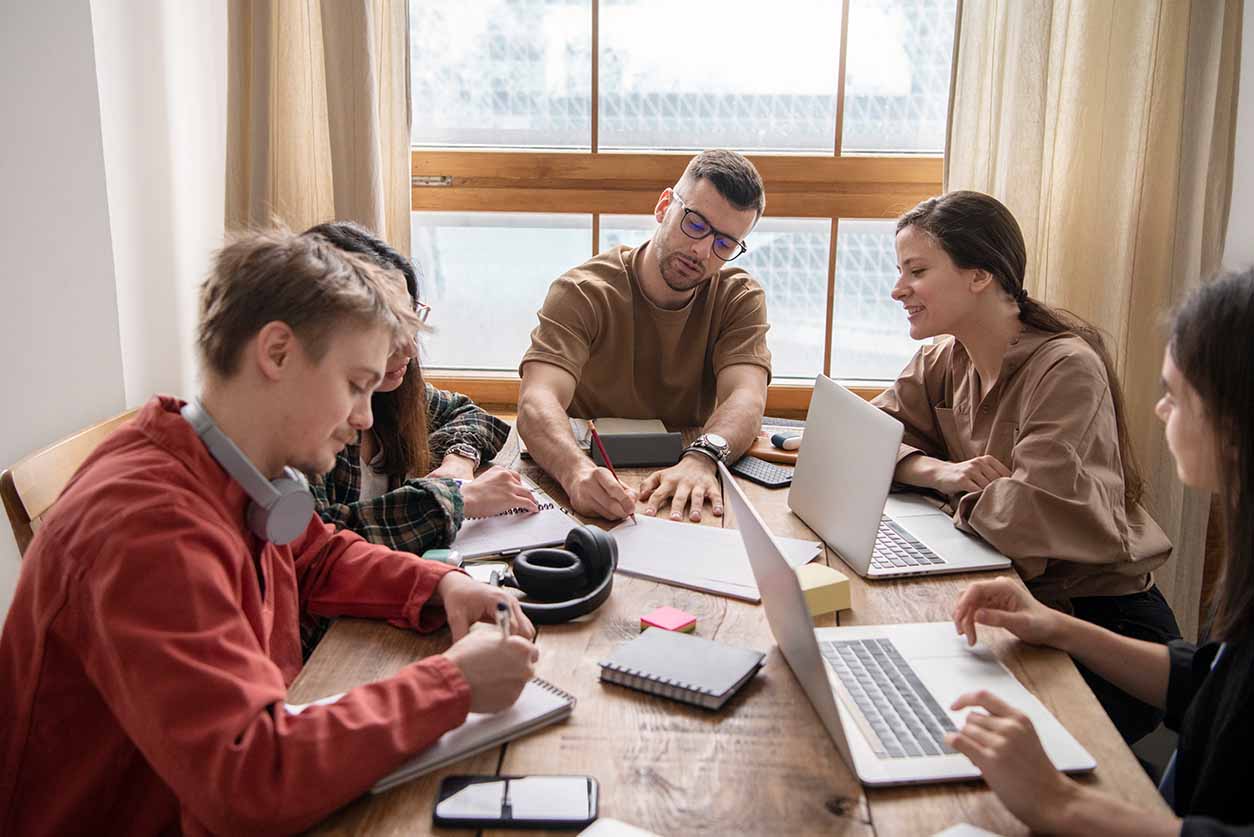 homepage-who-we-arer